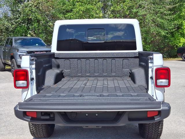 new 2025 Jeep Gladiator car, priced at $40,956
