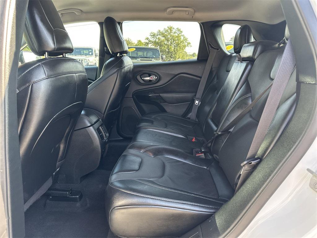 used 2023 Jeep Cherokee car, priced at $22,991