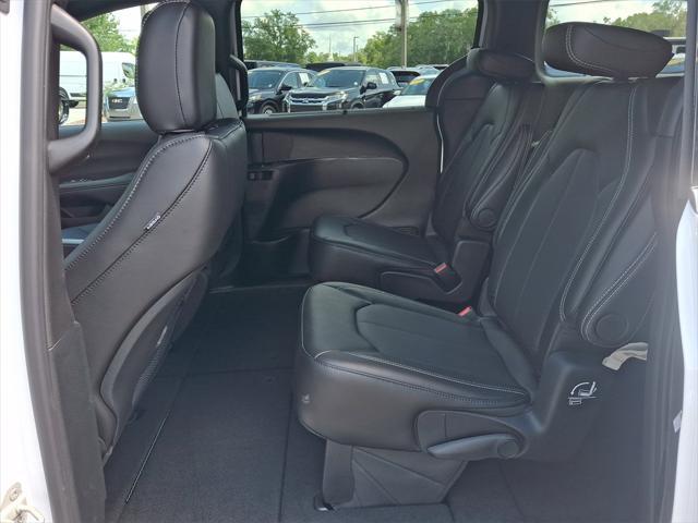 new 2025 Chrysler Pacifica car, priced at $39,658