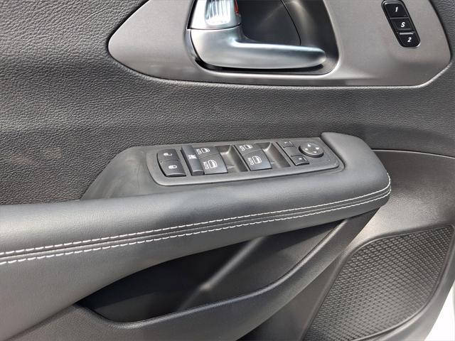 new 2025 Chrysler Pacifica car, priced at $39,658