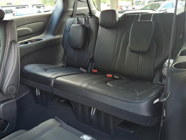 new 2025 Chrysler Pacifica car, priced at $39,658