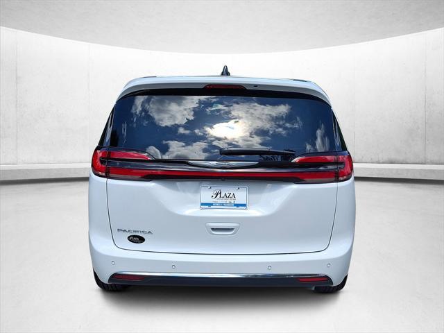new 2025 Chrysler Pacifica car, priced at $39,658