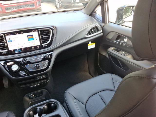 new 2025 Chrysler Pacifica car, priced at $39,658