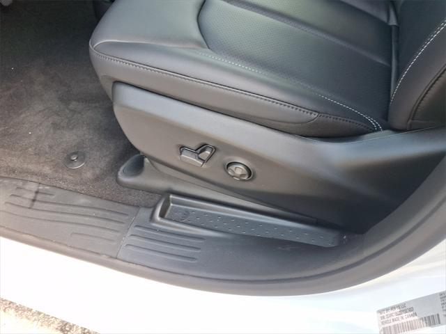 new 2025 Chrysler Pacifica car, priced at $39,658