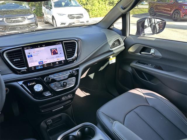 new 2025 Chrysler Pacifica car, priced at $39,654