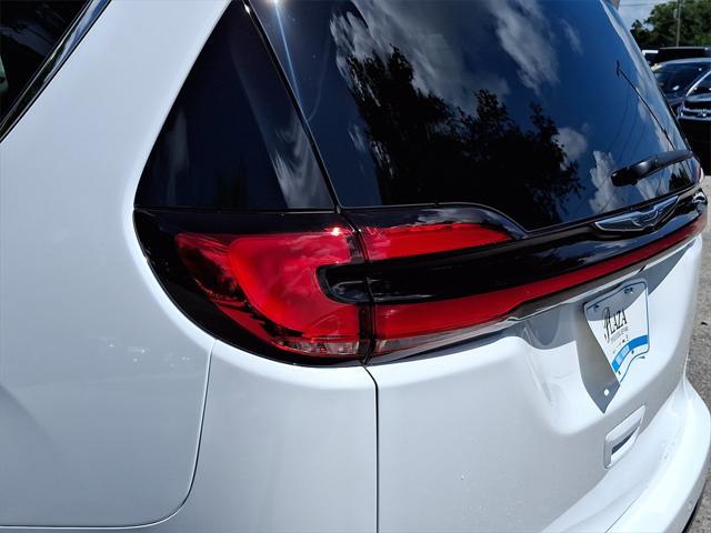 new 2025 Chrysler Pacifica car, priced at $39,896