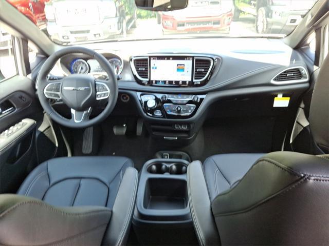 new 2025 Chrysler Pacifica car, priced at $39,896