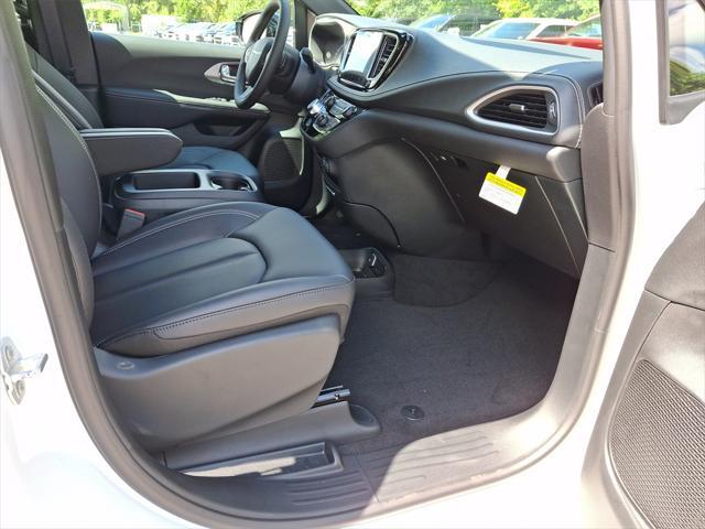 new 2025 Chrysler Pacifica car, priced at $39,896