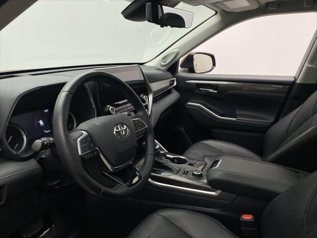 used 2021 Toyota Highlander car, priced at $37,099