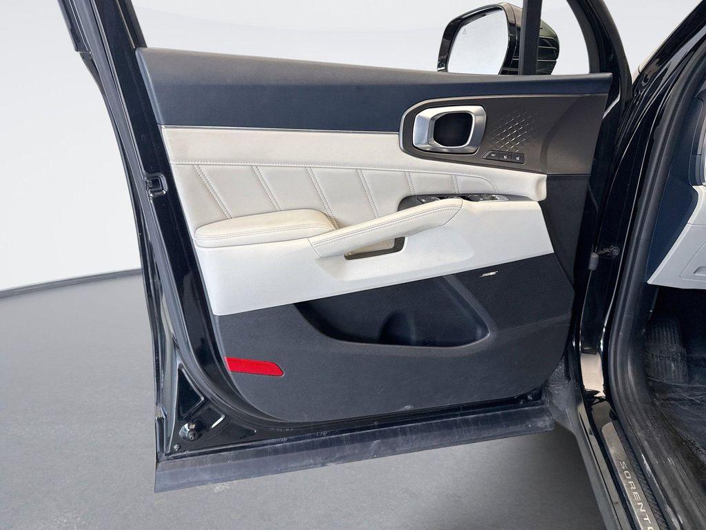 used 2022 Kia Sorento Plug-In Hybrid car, priced at $28,847