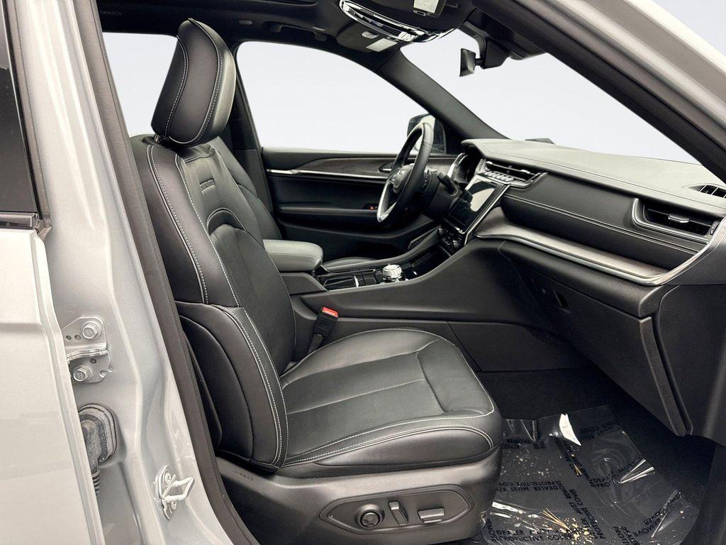 used 2022 Jeep Grand Cherokee car, priced at $35,099