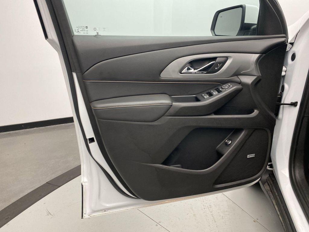 used 2021 Chevrolet Traverse car, priced at $25,349