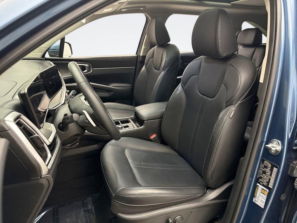 used 2025 Kia Sorento Hybrid car, priced at $36,398