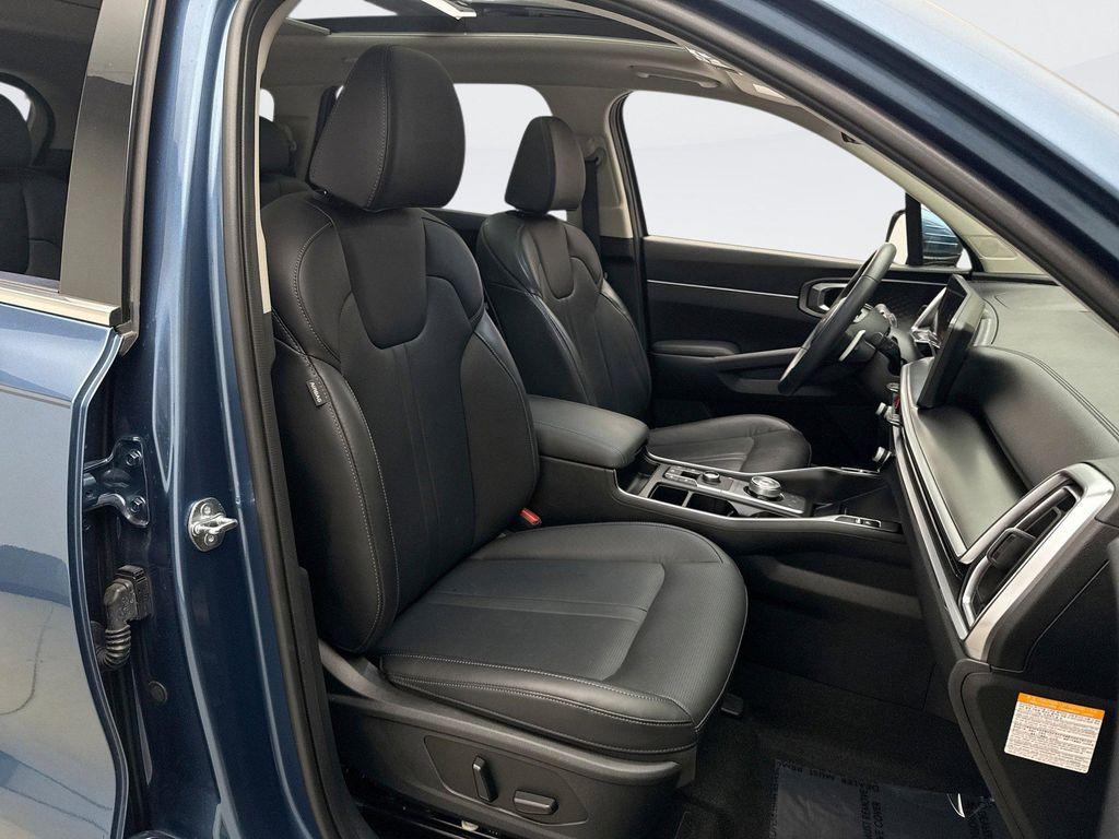 used 2025 Kia Sorento Hybrid car, priced at $36,398