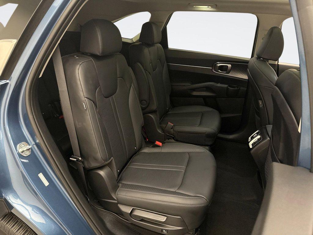 used 2025 Kia Sorento Hybrid car, priced at $36,398