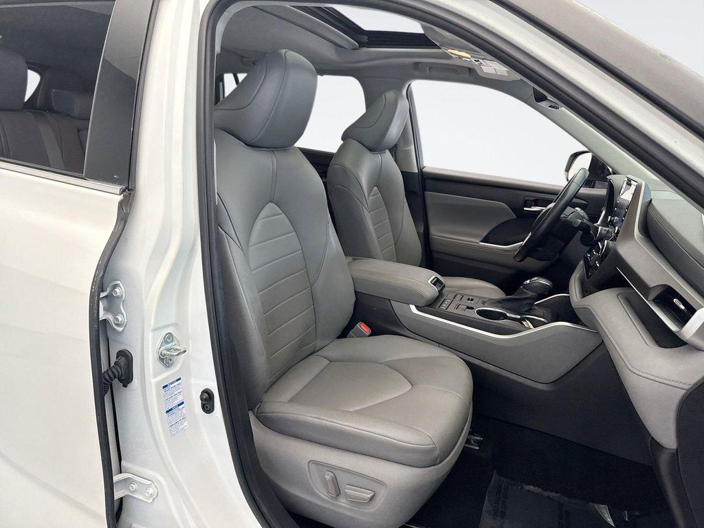 used 2021 Toyota Highlander car, priced at $25,748
