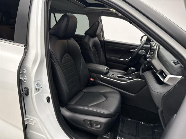 used 2023 Toyota Highlander car, priced at $38,899