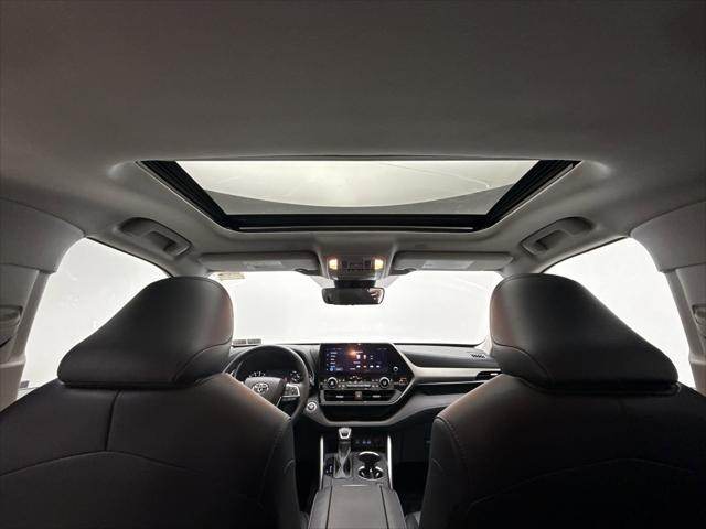 used 2023 Toyota Highlander car, priced at $38,899