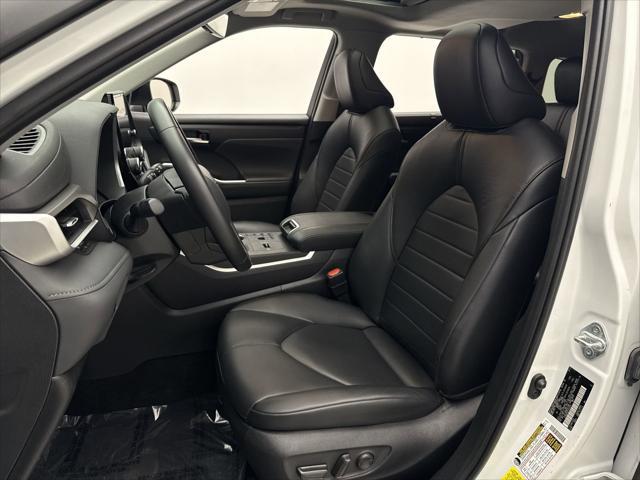 used 2023 Toyota Highlander car, priced at $38,899