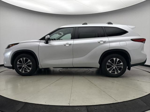 used 2023 Toyota Highlander car, priced at $38,899