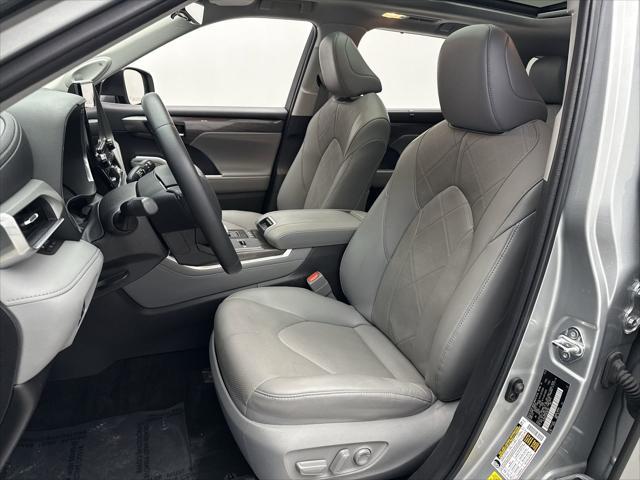 used 2022 Toyota Highlander Hybrid car, priced at $49,399