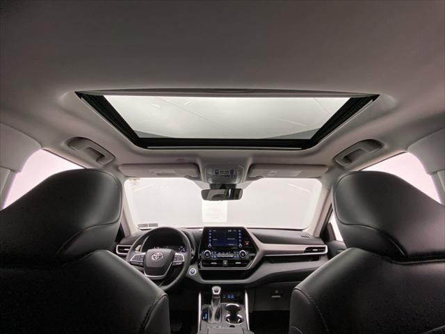 used 2022 Toyota Highlander car, priced at $35,349