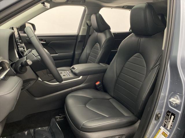 used 2022 Toyota Highlander car, priced at $35,349