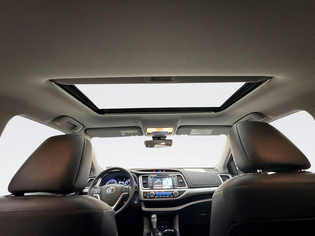 used 2018 Toyota Highlander car, priced at $27,548