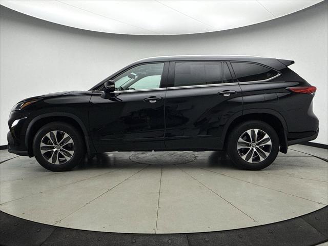 used 2022 Toyota Highlander car, priced at $34,950