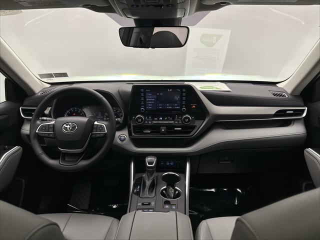 used 2022 Toyota Highlander car, priced at $34,950