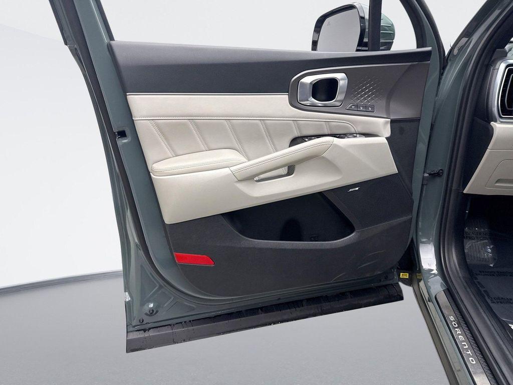 used 2025 Kia Sorento Plug-In Hybrid car, priced at $45,500