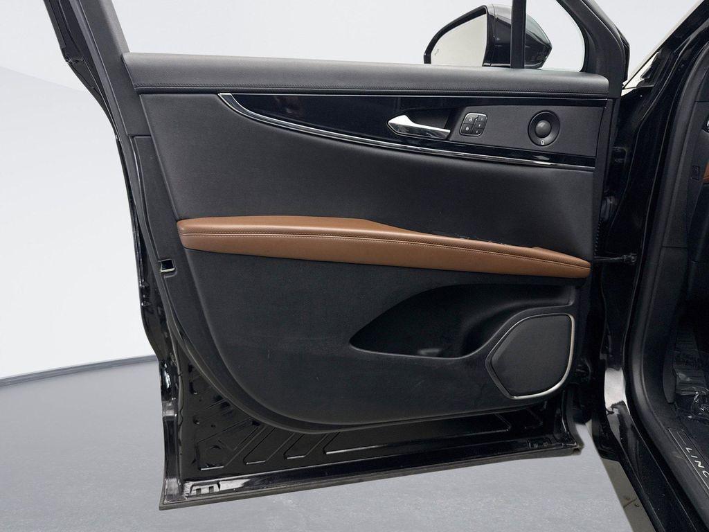 used 2022 Lincoln Nautilus car, priced at $35,098