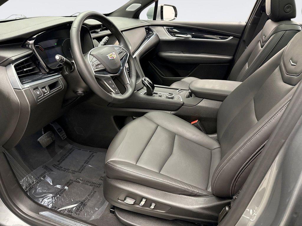 used 2025 Cadillac XT5 car, priced at $44,499