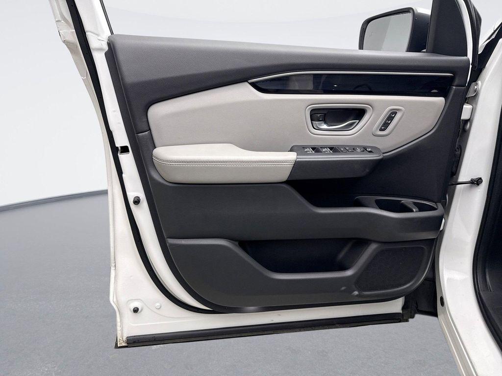 used 2023 Honda Pilot car, priced at $39,899