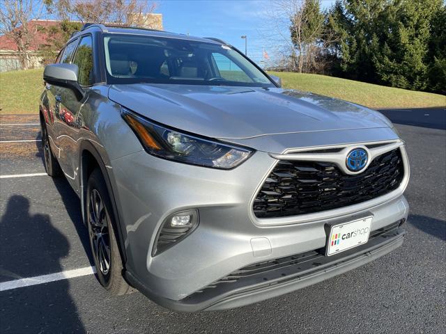 used 2022 Toyota Highlander Hybrid car, priced at $39,399