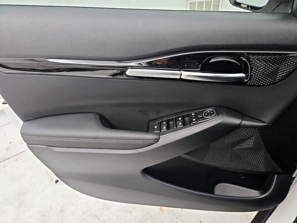 used 2025 Kia Seltos car, priced at $25,998