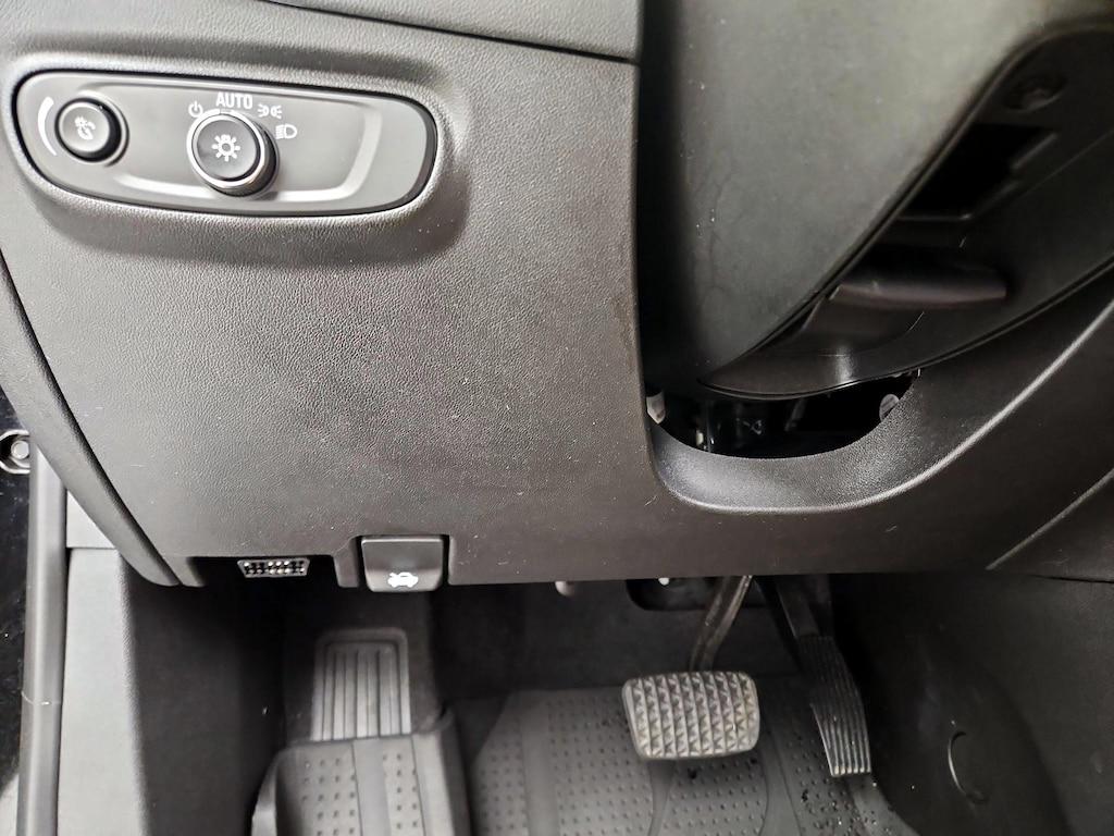 used 2021 Chevrolet Equinox car, priced at $18,998