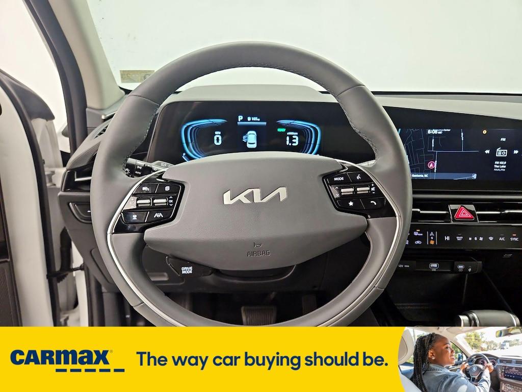used 2025 Kia Niro car, priced at $31,998