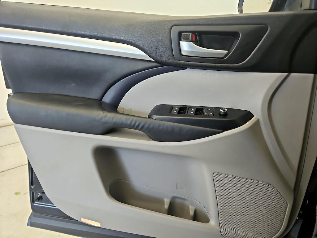 used 2015 Toyota Highlander car, priced at $23,998