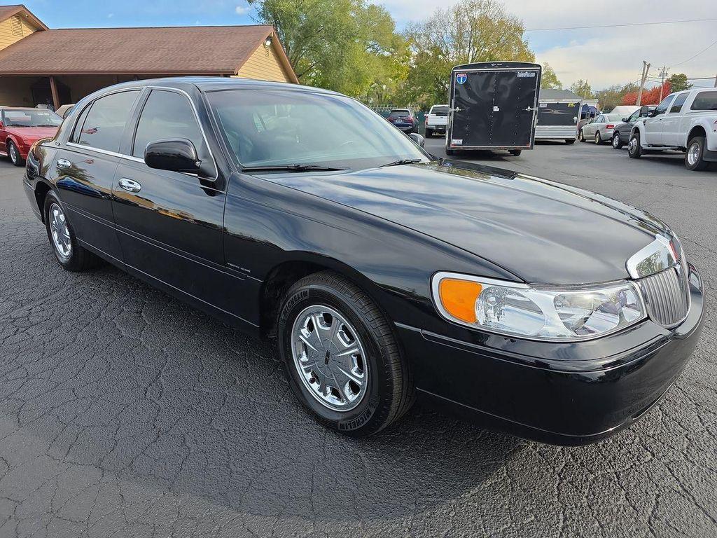 used 1999 Lincoln Town Car car, priced at $12,995