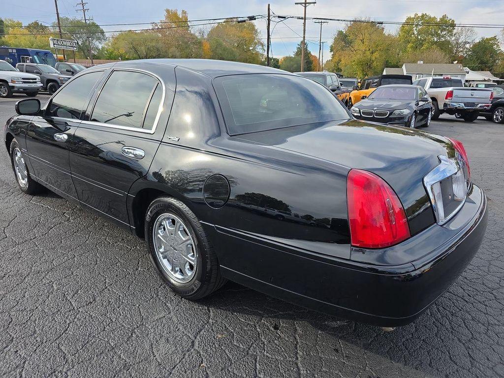 used 1999 Lincoln Town Car car, priced at $12,995