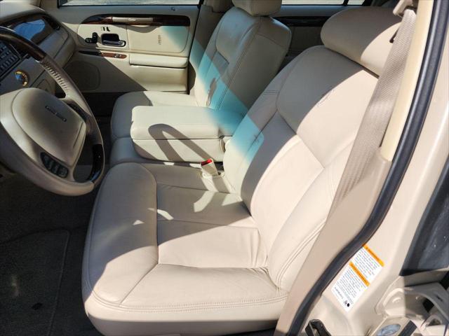 used 2000 Lincoln Town Car car, priced at $22,995