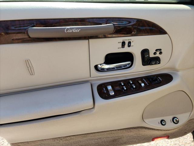 used 2000 Lincoln Town Car car, priced at $22,995