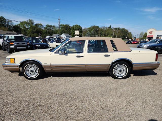 used 1990 Lincoln Town Car car, priced at $11,995