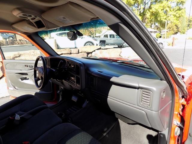 used 2004 Chevrolet Avalanche car, priced at $9,998