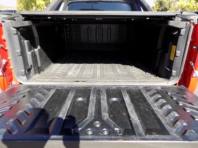 used 2004 Chevrolet Avalanche car, priced at $9,998