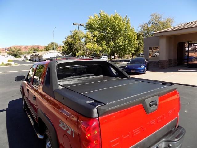 used 2004 Chevrolet Avalanche car, priced at $9,998