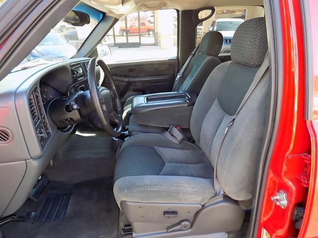 used 2004 Chevrolet Avalanche car, priced at $9,998