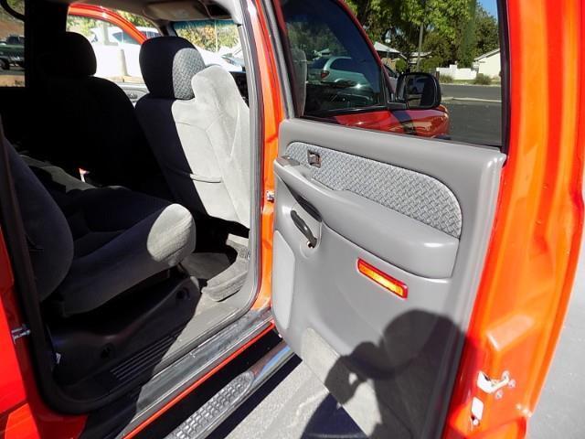 used 2004 Chevrolet Avalanche car, priced at $9,998