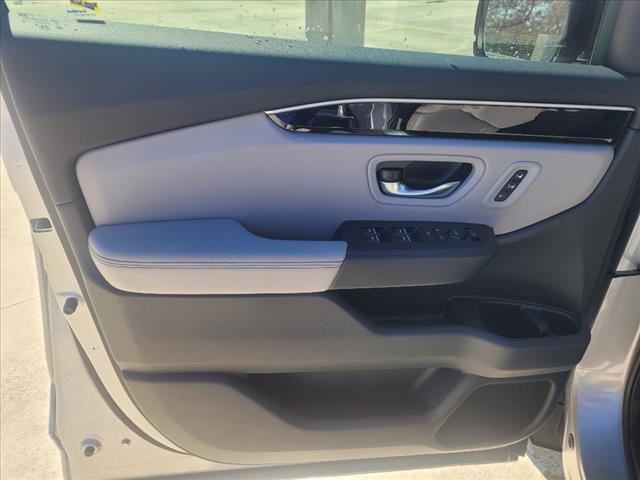 new 2025 Honda Pilot car, priced at $49,702